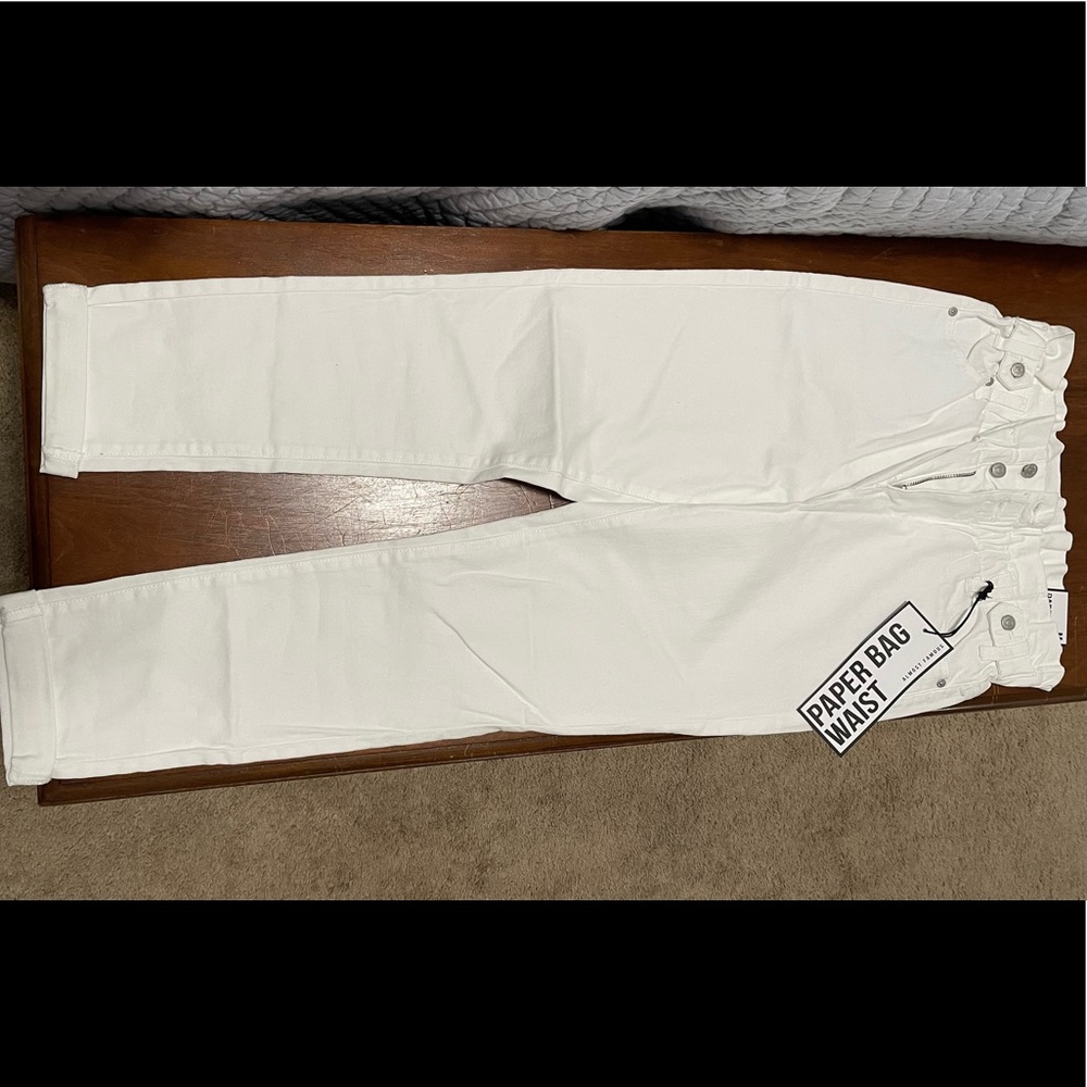 BNWT Almost Famous Paper Bag style Cropped Jeans women’s Medium